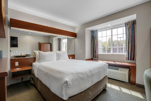 Microtel by Wyndham Bentonville - image 36