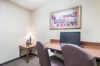 Home Towne Suites Bentonville