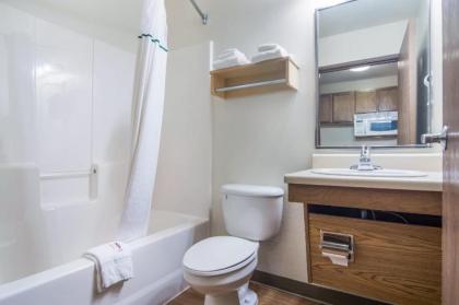 HomeTowne Studios & Suites by Red Roof Bentonville - image 10