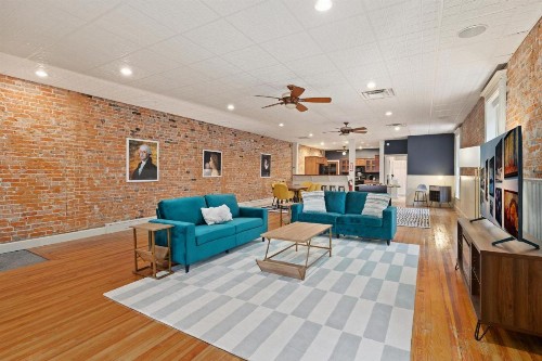 The Central Loft - ON Town Square! Best located Property - image 8