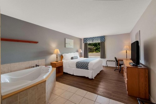 SureStay Plus Hotel by Best Western Berkeley Springs - image 23