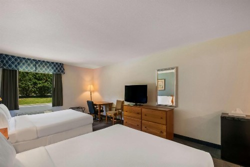 SureStay Plus Hotel by Best Western Berkeley Springs - image 27
