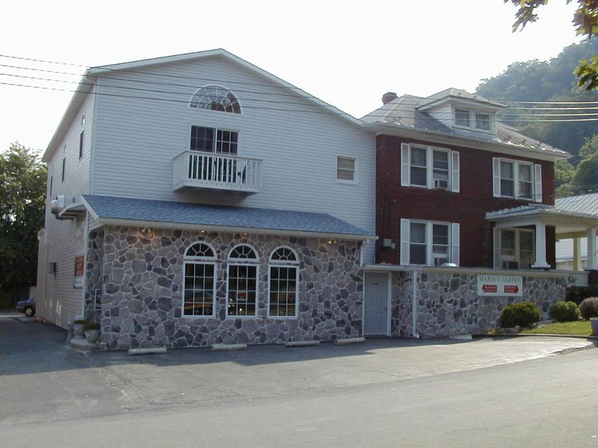 Maria's Garden & Inn - image 3