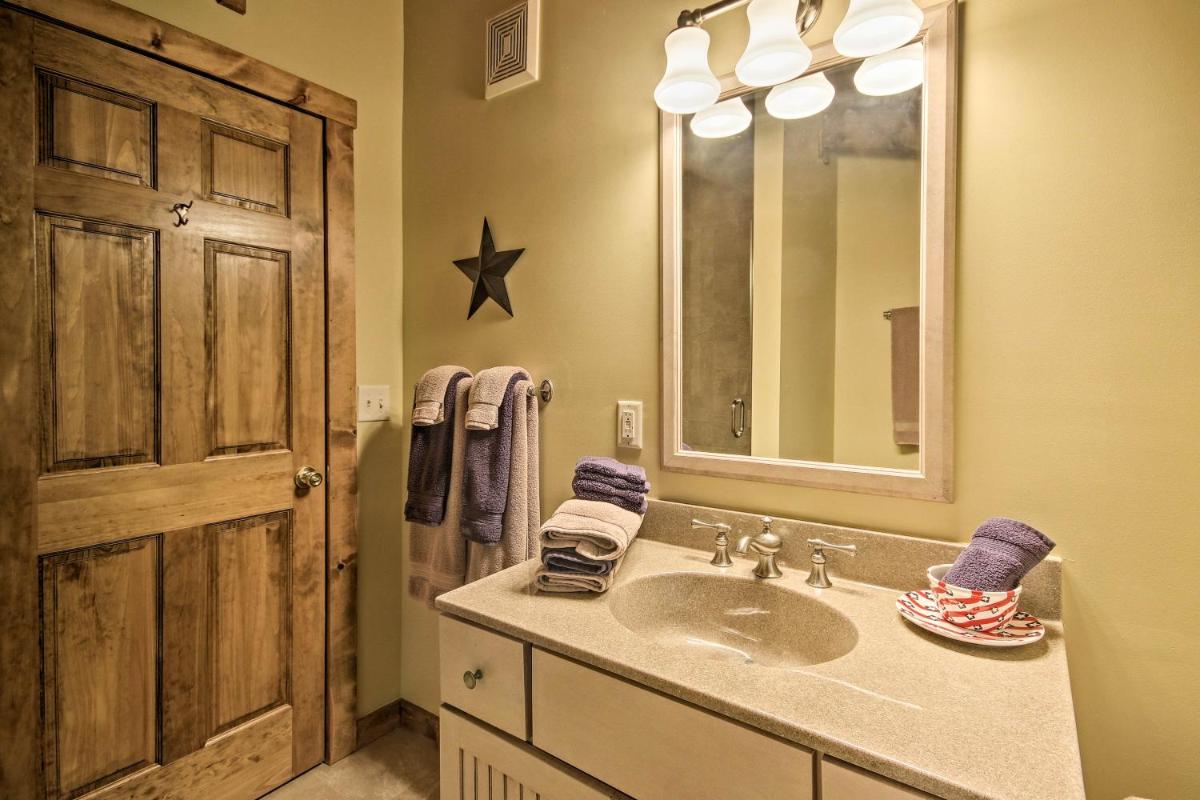 Creekside Berkeley Springs Cabin on 35 Acres! - image 6