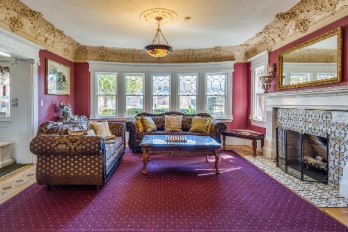Rose Garden Inn - image 10