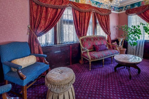 Rose Garden Inn - image 12