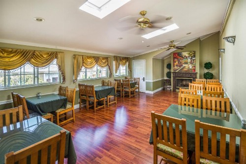Rose Garden Inn - image 4