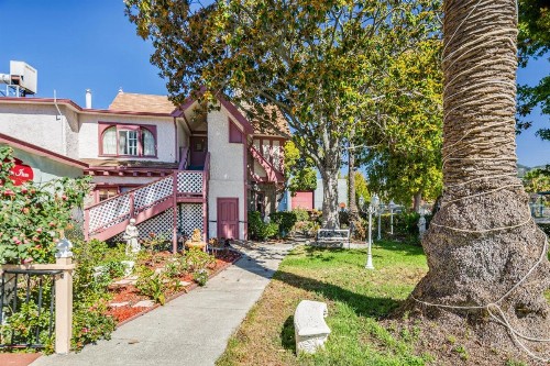 Rose Garden Inn - image 8