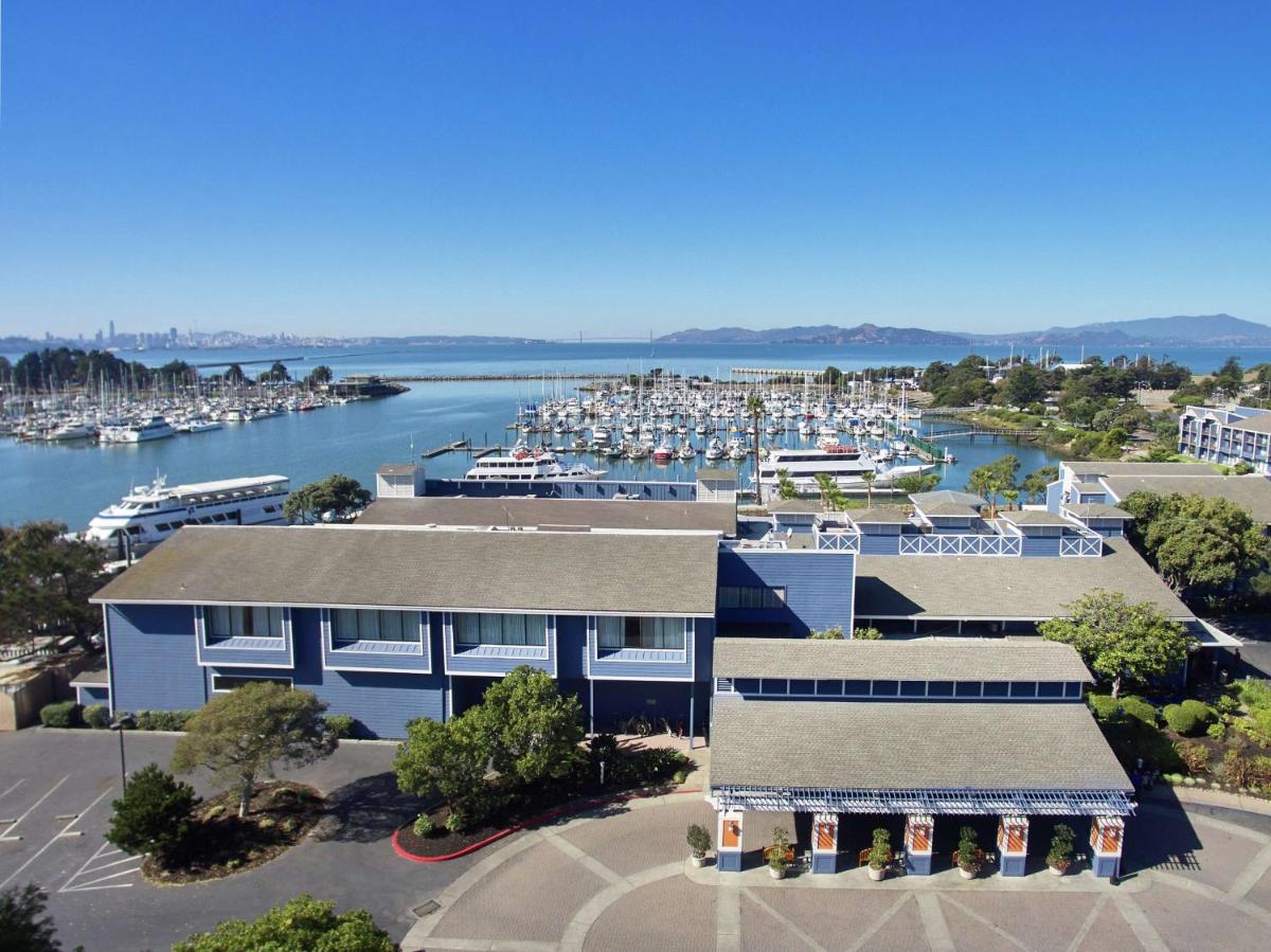 DoubleTree by Hilton Hotel Berkeley Marina - image 2