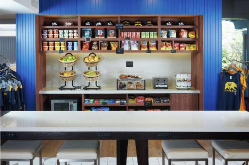 DoubleTree by Hilton Hotel Berkeley Marina - image 33