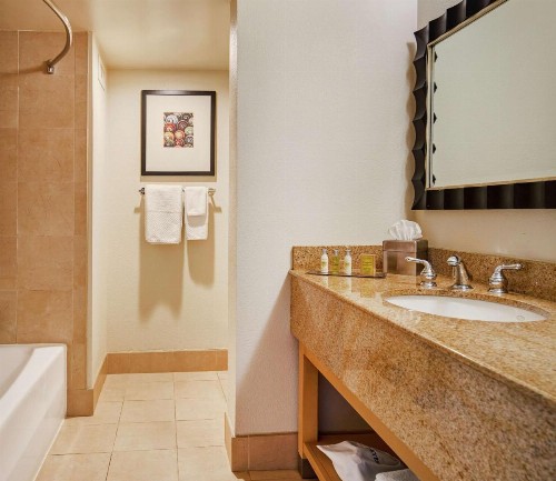 DoubleTree by Hilton Hotel Berkeley Marina - image 46