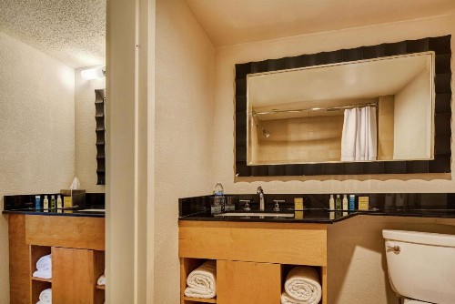 DoubleTree by Hilton Hotel Berkeley Marina - image 47