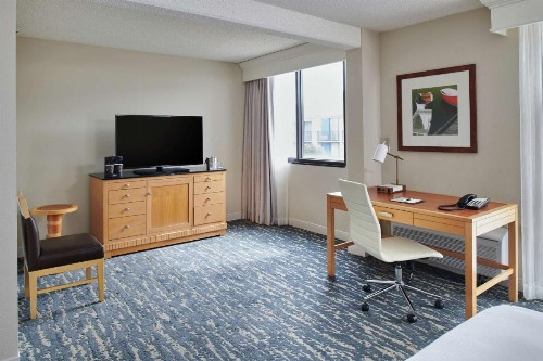 DoubleTree by Hilton Hotel Berkeley Marina - image 48