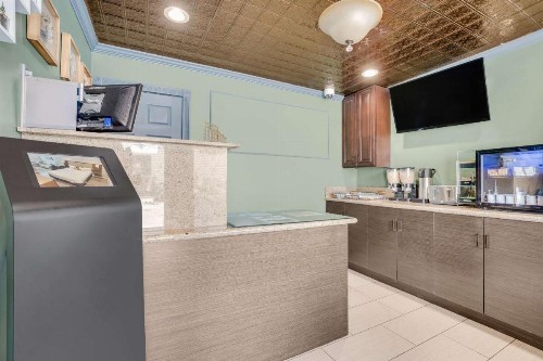 Travelodge by Wyndham Berkeley - image 2