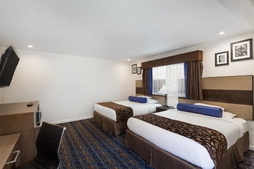 Howard Johnson By Wyndham Berkeley - image 8
