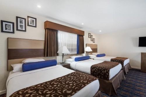 Howard Johnson By Wyndham Berkeley - image 2