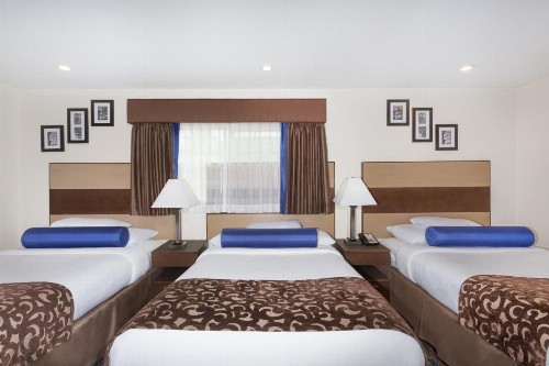 Howard Johnson By Wyndham Berkeley - image 3
