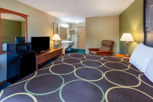 Magnuson Hotel Countryside Lodge - image 11