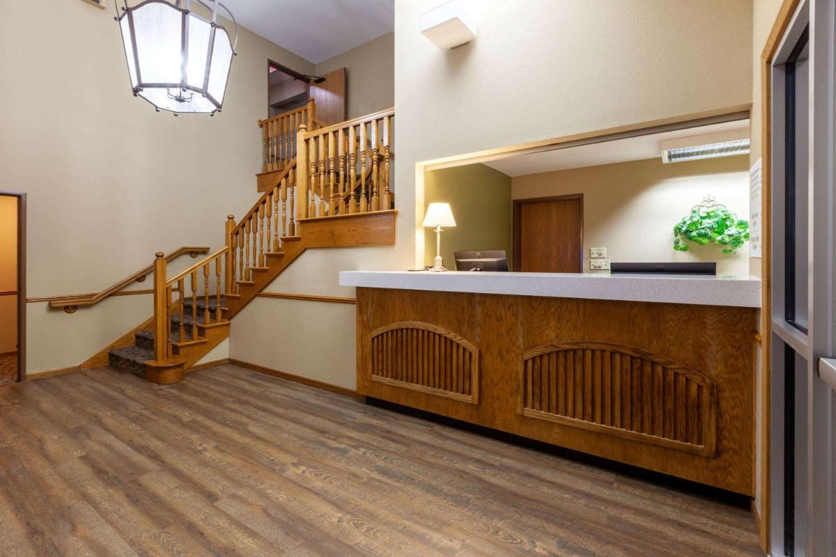 Magnuson Hotel Countryside Lodge - image 7