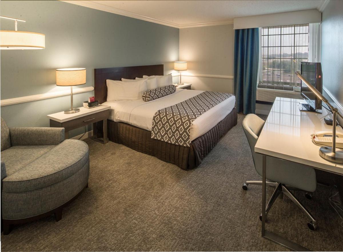 Crowne Plaza Hotel and Suites Pittsburgh South an IHG Hotel - image 4
