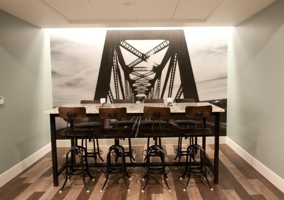 Crowne Plaza Hotel and Suites Pittsburgh South an IHG Hotel - image 6