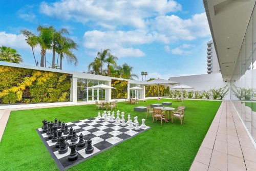 The Beverly Hilton - image 15