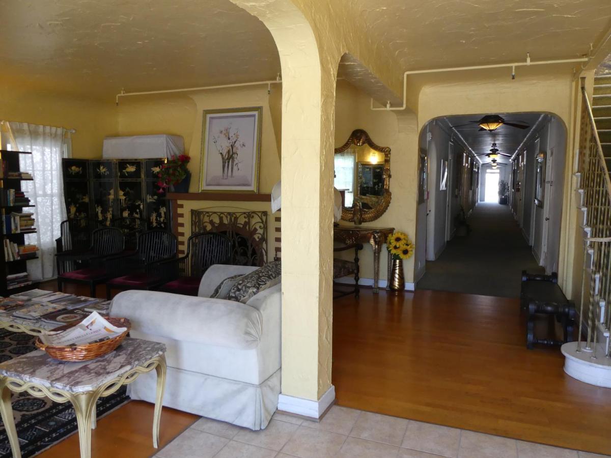 Hotel del Flores - image 3