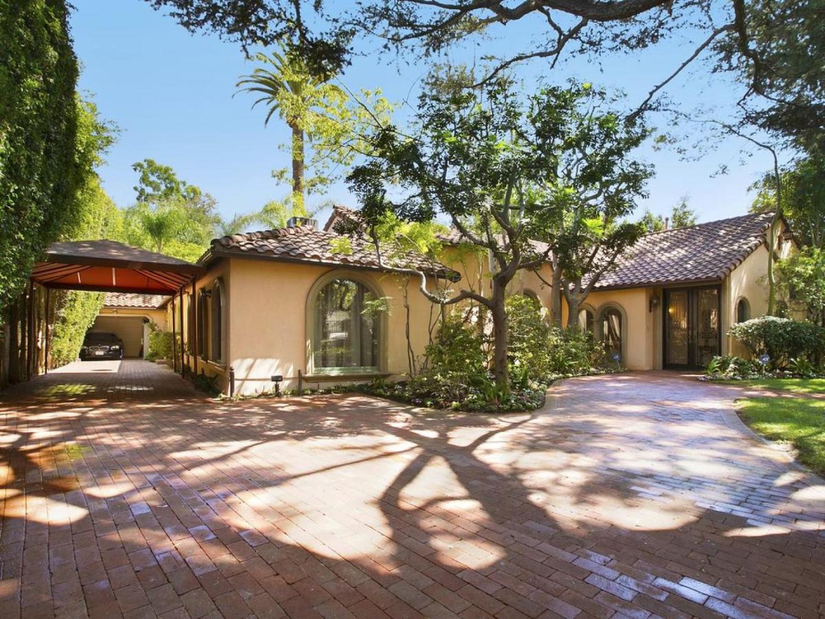 Villa Teresita - Beautifully gated Mediterranean estate - main image