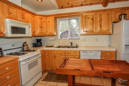 Bear Lodge - image 7