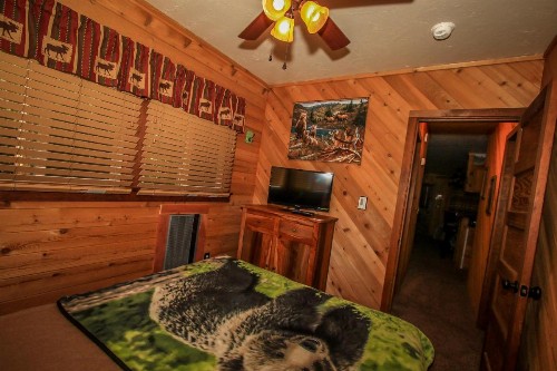 Our Mountain Hideaway Home - image 10