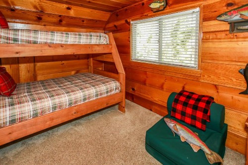 Bear Hug Hideaway - image 10