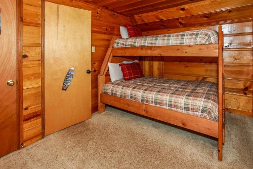 Bear Hug Hideaway - image 11