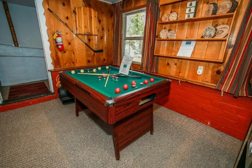Bear Hug Hideaway - image 12