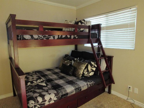 Bear Haven Chalet - image 24