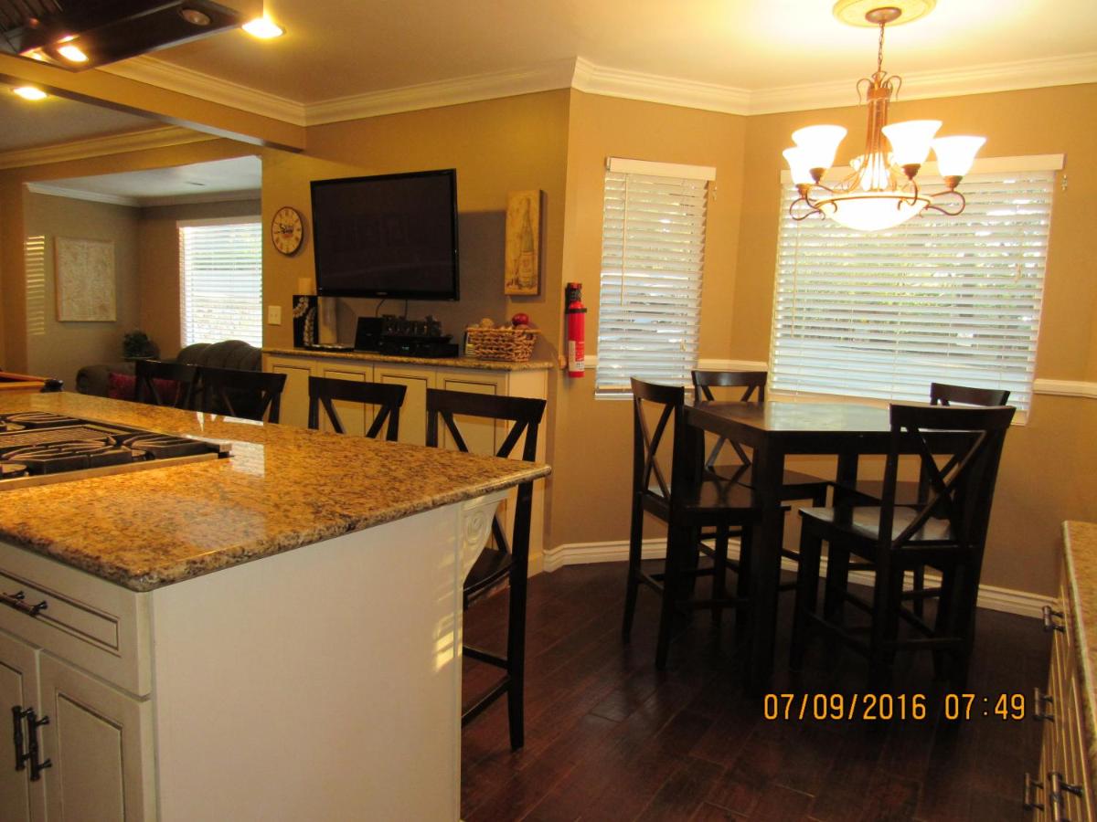 Bear Haven Chalet - image 5