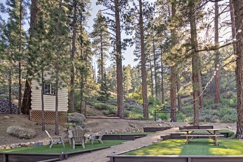 Big Bear Cabin with Hot Tub Sauna and Lawn Games!