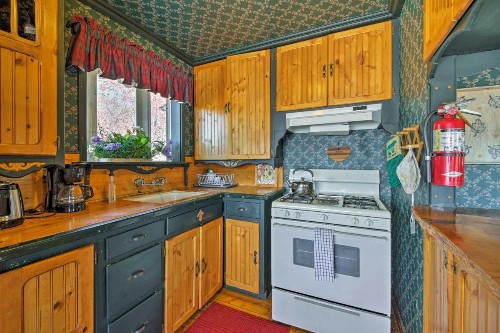 Cabin with Deck and Views Steps from Big Bear Lake - image 8