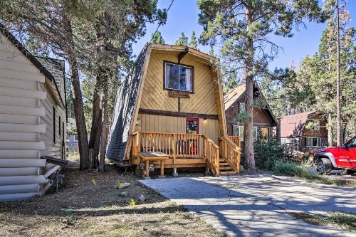 Log Cabin Retreat with Deck Near Big Bear Lake! - image 12