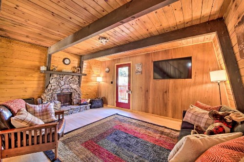 Log Cabin Retreat with Deck Near Big Bear Lake! - image 9