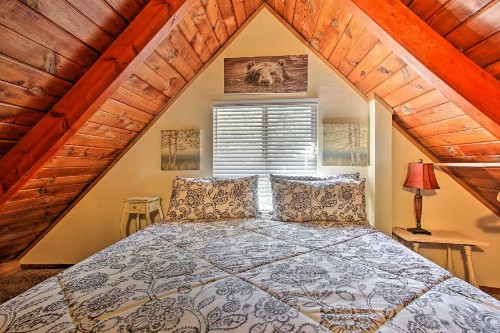 Explore Big Bear Lake and Slopes - Sugarloaf Cabin! - image 10