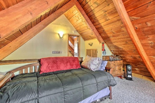 Explore Big Bear Lake and Slopes - Sugarloaf Cabin! - image 11