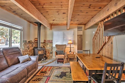 Explore Big Bear Lake and Slopes - Sugarloaf Cabin! - image 5