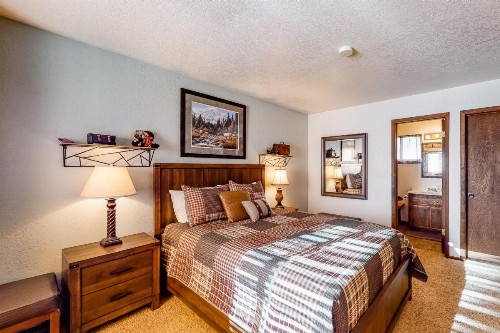 Bear Mountain Manor - image 7