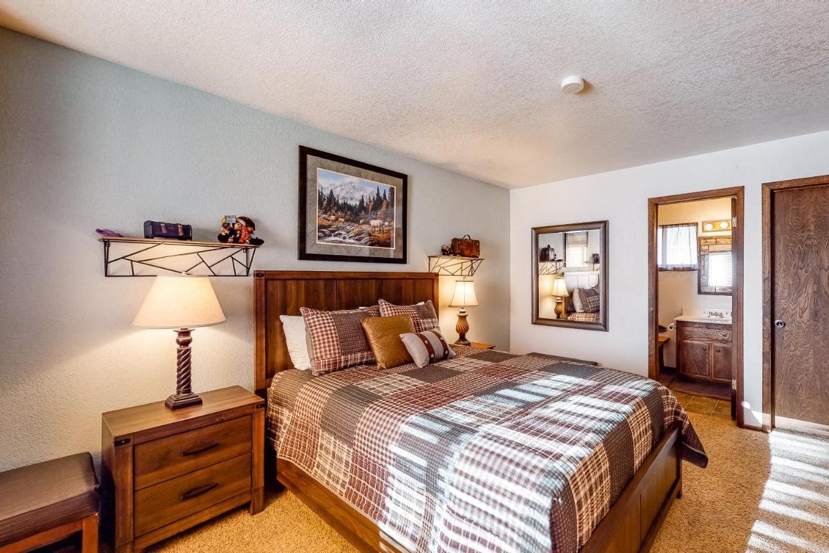 Bear Mountain Manor - image 7