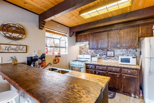 Bear Mountain Manor - image 9