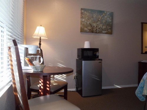 Vintage Lakeside Inn - image 33