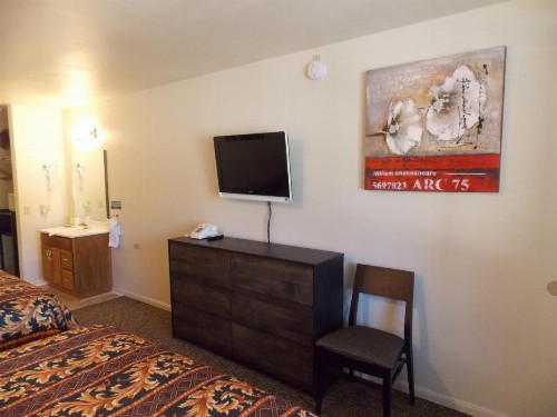 Vintage Lakeside Inn - image 49