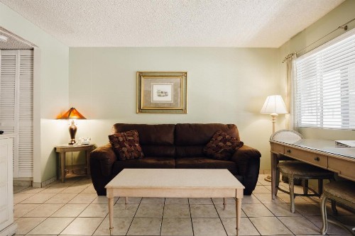 Vintage Lakeside Inn - image 50