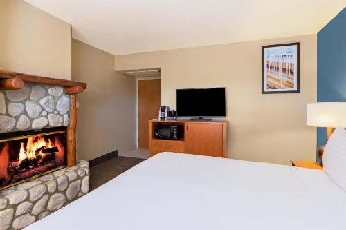 Holiday Inn Resort The Lodge at Big Bear Lake an IHG Hotel - image 8