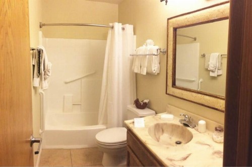 GetAways at Snow Lake Lodge - image 16
